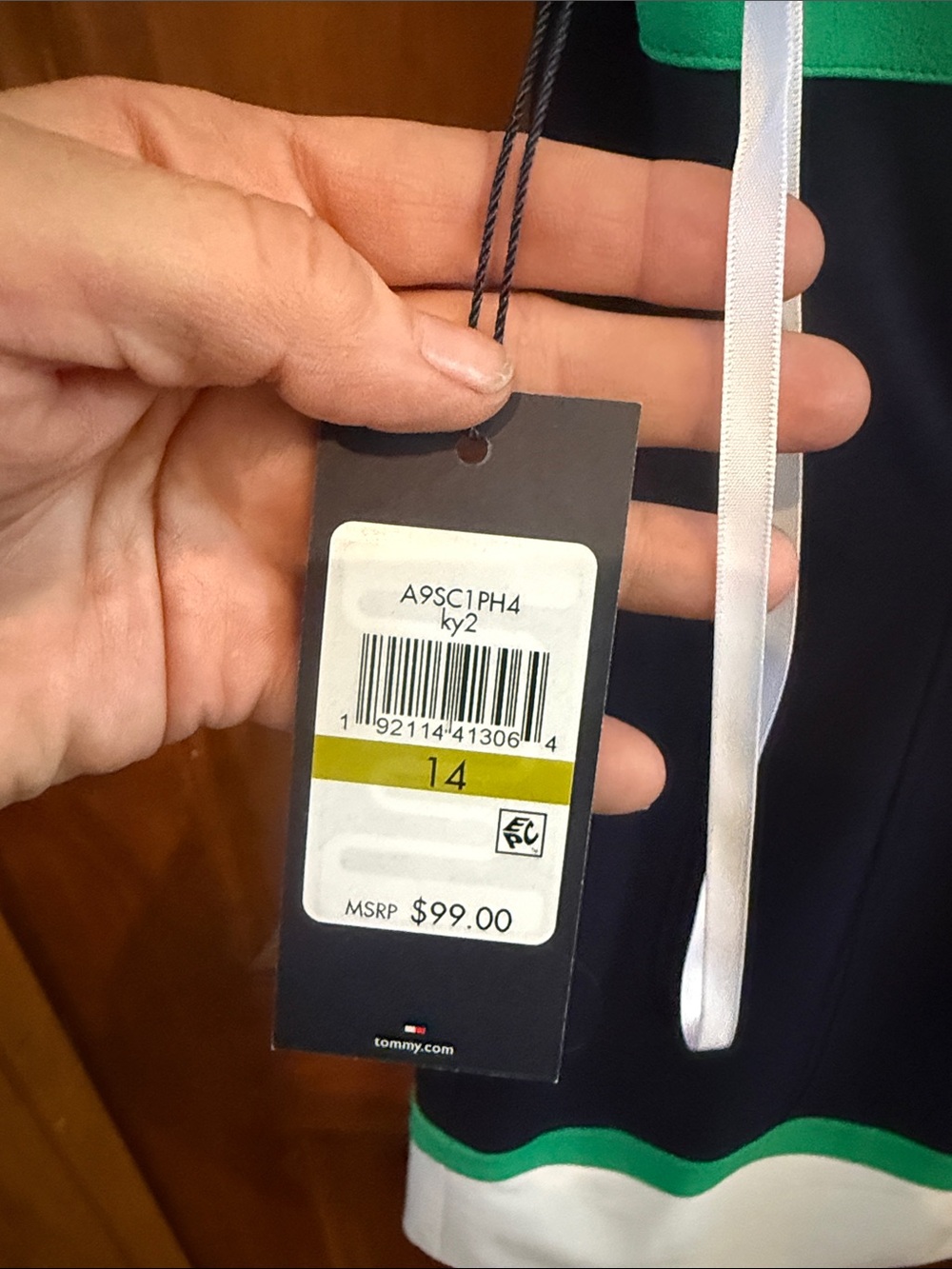 Sleeveless Colorblock Tommy Hilfiger Shift Dress in Navy, White & Green - Picture 4 of 8